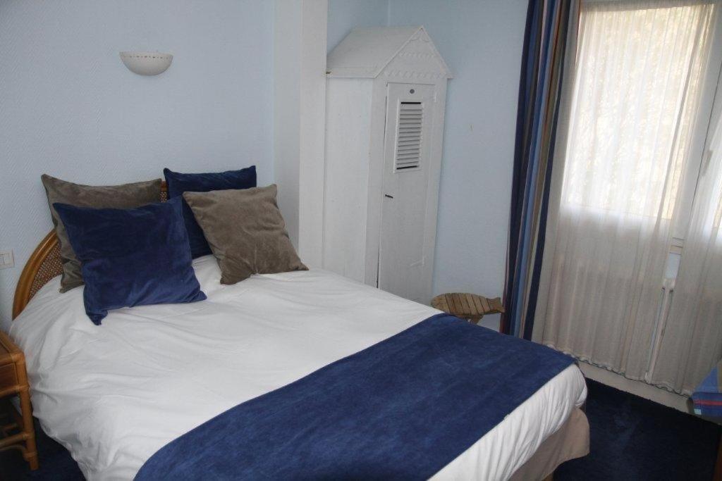 Hotel Le Suroit Perros-Guirec Kamer foto